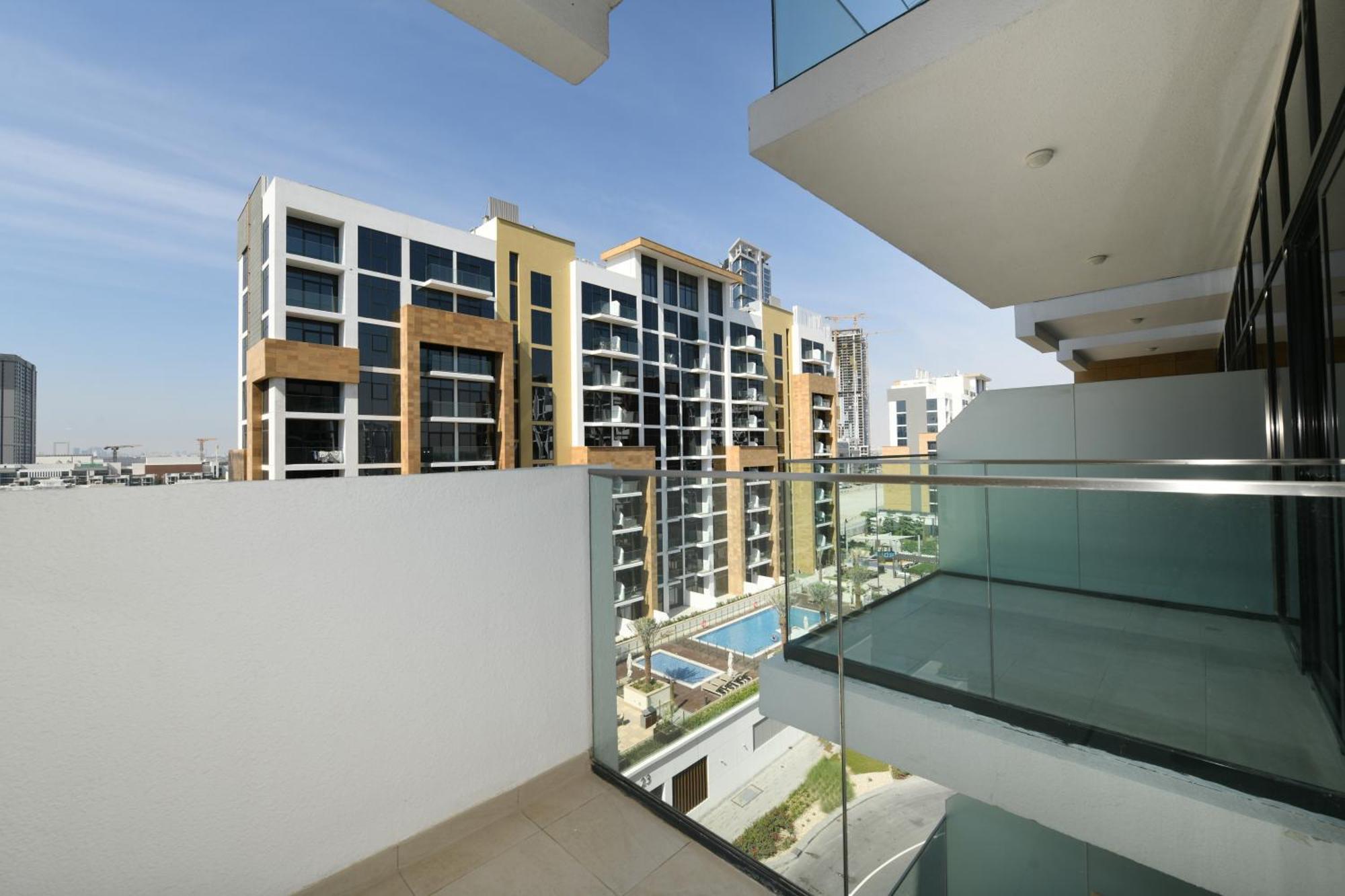 Apartment Stylish And Modern At Azizi Riviera - Dubai