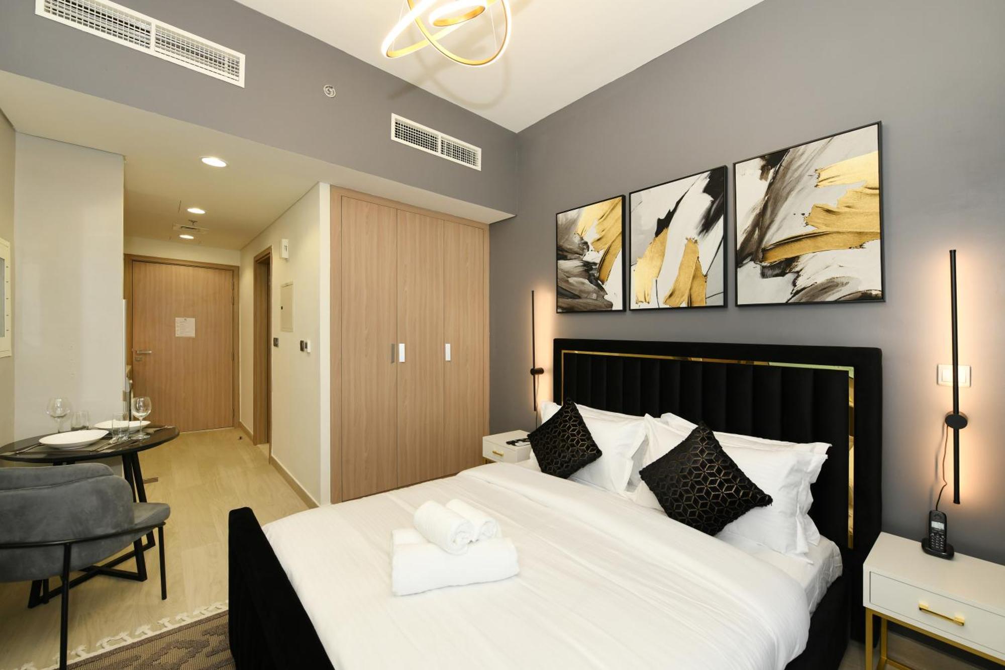 Stylish And Modern At Azizi Riviera - Apartment Dubai