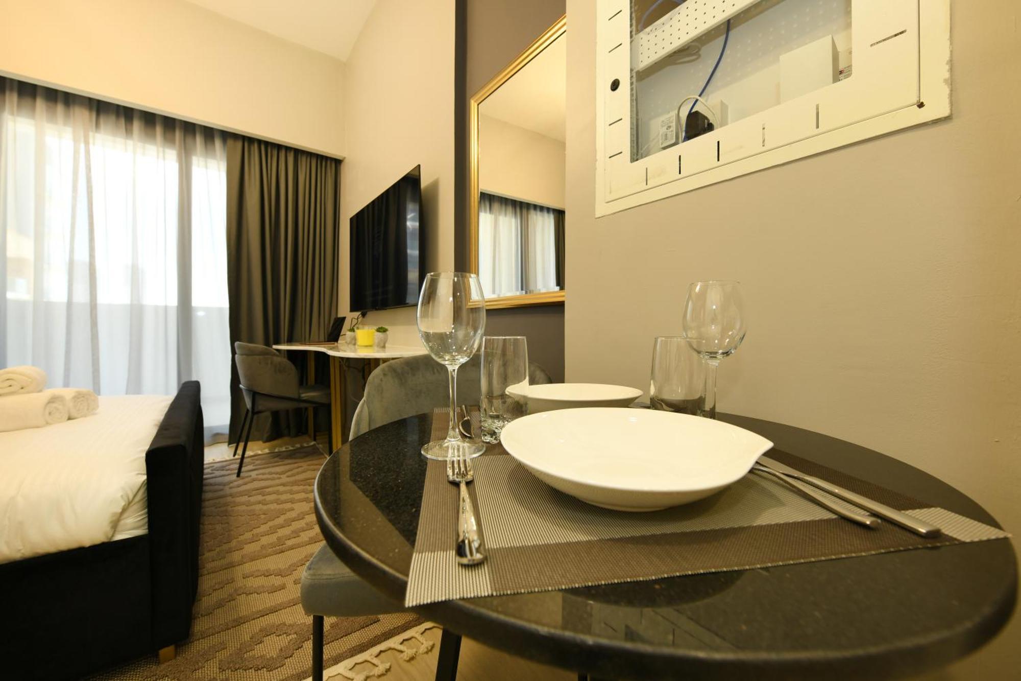 Stylish And Modern At Azizi Riviera - Apartment *