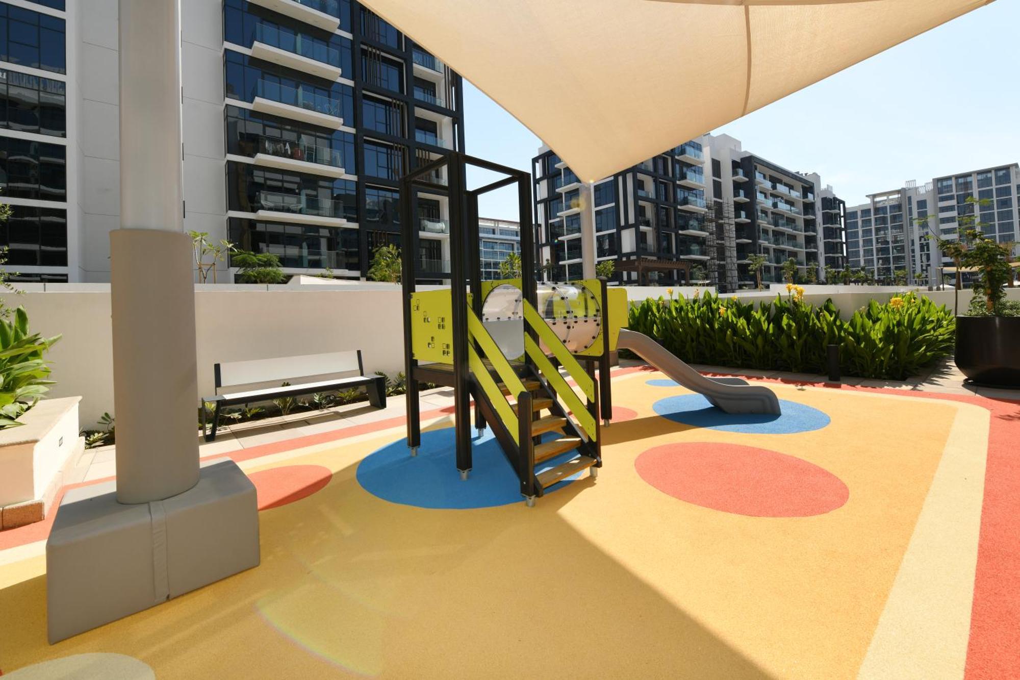 Apartment Stylish And Modern At Azizi Riviera -